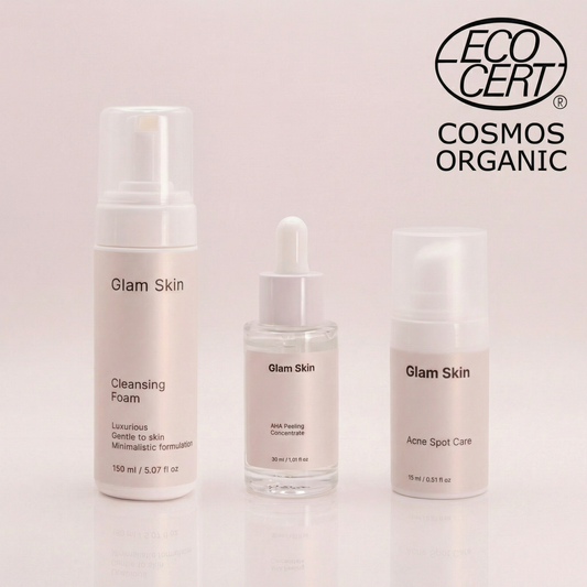 Pflegeset für unreine Haut von Glam Skin mit Reinigungs- und Pflegeprodukten, sichtbar in einem stilvollen Verpackungsdesign