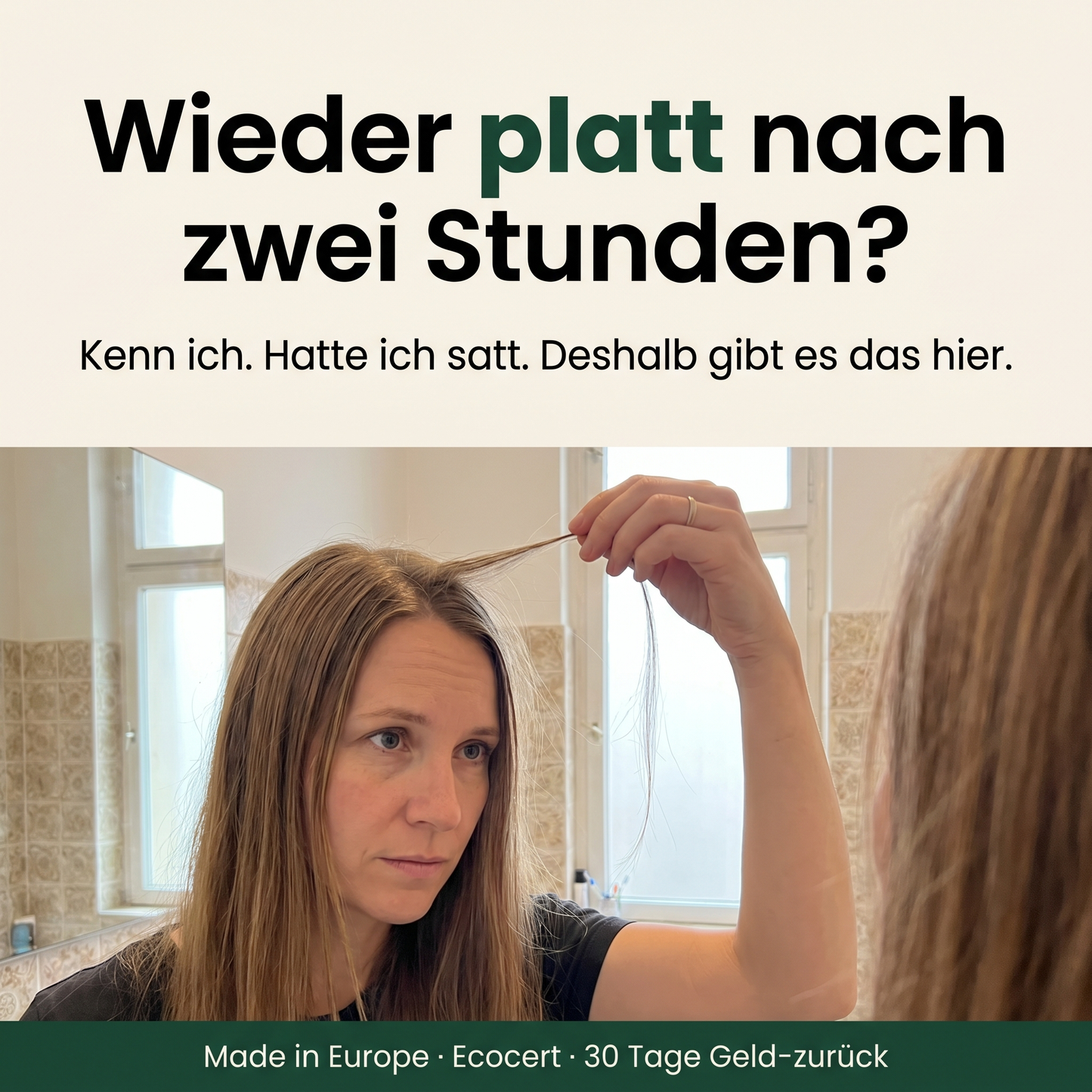 Frau im Bad hält kraftloses, plattes feines Haar in der Hand — typisches Volumenproblem, das das Keratin Shampoo löst